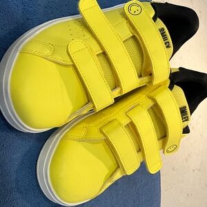 Adidas Black and Yellow Sneakers kids size 2 rubber upper like new